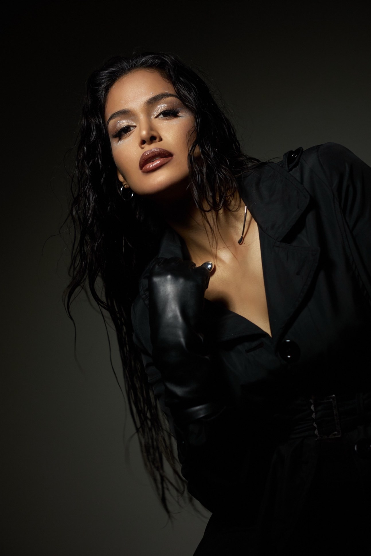 María Fernanda Oliveros in a black blazer, photographed in the studio